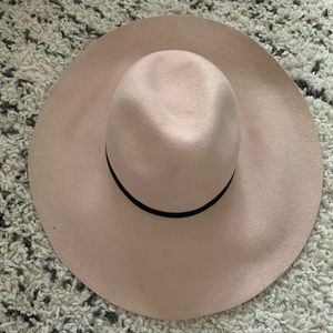 ✨Cream Wool Medium Brim Hat✨